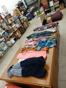 lot 8514 image: lot of womens shirts sz XL
