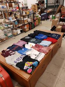 lot 8521 image: lot of sz Small adult clothing