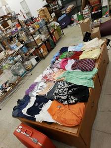 lot 8533 image: lot of adult 2X-4X clothing
