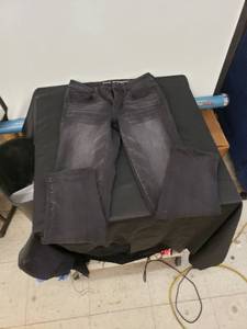 lot 8534 image: American eagle black skinny jeans sz 4