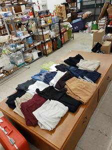lot 8539 image: lot of womens pantsskirts sz 16-22