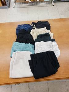 lot 8546 image: lot 9f womens pantsskirts sz 8-10