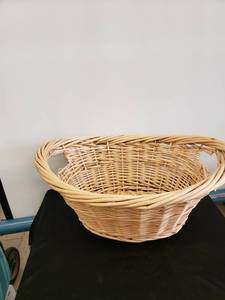lot 8558 image: large hamper basket