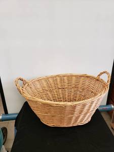 lot 8559 image: large hamper basket