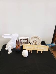 lot 8563 image: Farmhouse easter decor