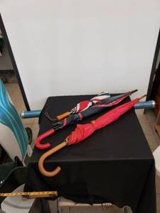 lot 8565 image: lot of 3 umbrellas