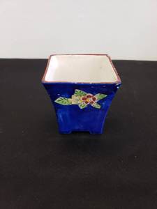 lot 8571 image: gold castle baby planter