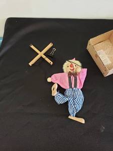 lot 8614 image: clown puppet NIB