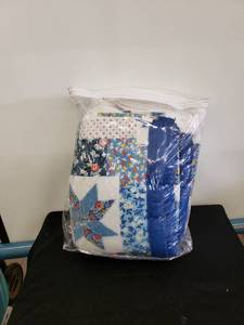 lot 8617 image: pair blankets