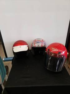 lot 8622 image: lot of 3 helmets