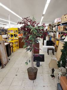 lot 8638 image: artificial tree