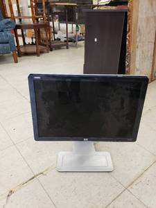lot 8640 image: HP monitor