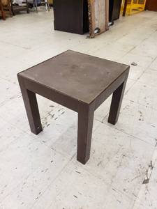 lot 8641 image: small plastic table