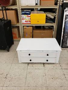 lot 8652 image: white 2-drawer cabinet