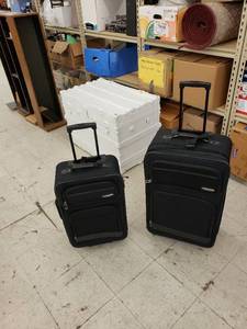 lot 8653 image: pair suitcases