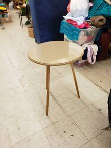 lot 8657 image: round wood table wglass top