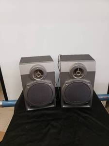 lot 8660 image: pair Aiwa speakers