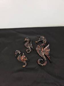 lot 8663 image: set 60s resin seahorses