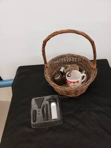 lot 8666 image: basket planter westate items