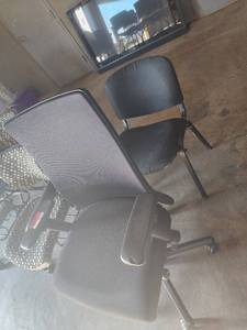 lot 39652 image: Lot of 3 Office Chairs
