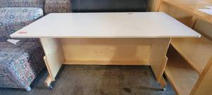 lot 39715 image: 5ft Wooden Jonti Craft Childrens Rolling Media Desk