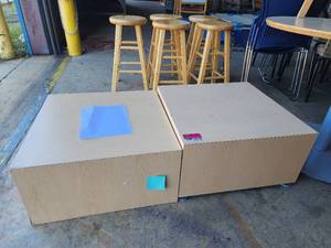 lot 39728 image: Lot of 2 Wooden End Tables