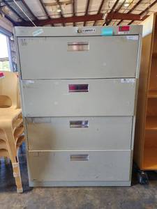 lot 39735 image: 4 Drawer Metal Lateral Filing Cabinet