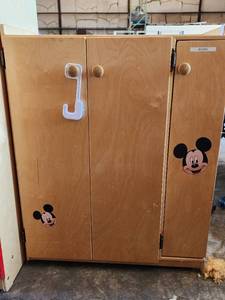 lot 39742 image: Childrens Wooden Cubbie Storage Station