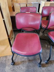 lot 39753 image: Lot of 2 HON Rolling Office Chairs Burgandy and Black