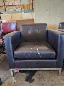 lot 39754 image: Black Vinyl Lounge Chair