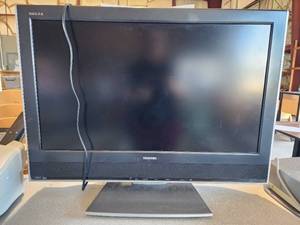 lot 39767 image: Toshiba TV With Remote and DVD Player 31in Model 32HLV66