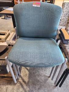 lot 39770 image: Lot of 5 HON Waiting Room Chairs