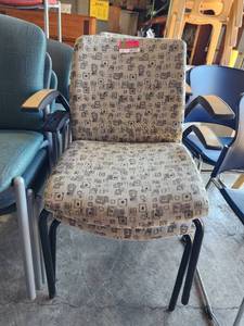 lot 39771 image: Lot of 4 HON Waiting Room Chairs