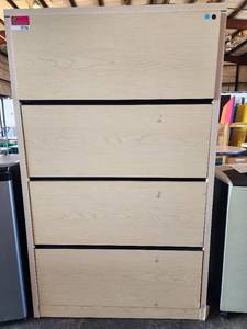 lot 39786 image: HON Filing Cabinet With 4 Drawers
