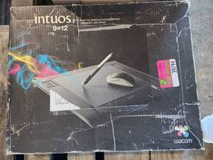 lot 39793 image: Intuos Pen Tablet 9x12