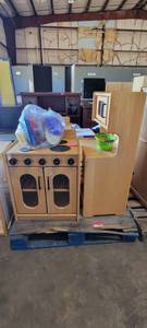 lot 39811 image: Wooden Kaplan Kitchen Play Set W Dishes