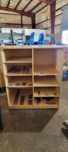 lot 39815 image: Mobile Wooden Shelf