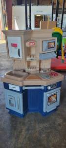 lot 39834 image: Little Tikes Kitchen Play Set