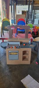 lot 39835 image: Little Tikes Kitchen Play Set - Sink, Oven, and More