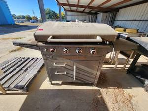 lot 5846 image: Blackstone Pro Series Grill Model 1820