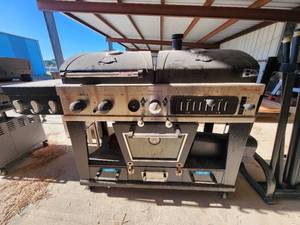 lot 5847 image: Pit Boss Memphis Grill