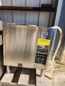 lot 5871 image: Glastender GT-24 Stainless Steel Glasswasher