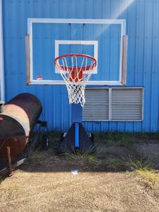 lot 5900 image: Fleetline Basketball Goal Model Q17012
