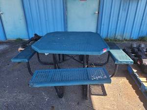 lot 5901 image: Blue Picnic Table
