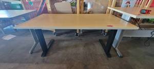 lot 39869 image: 5ft Blond Wood Office Work Table