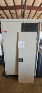 lot 39893 image: Mobile Metal Cabinet W Shelving