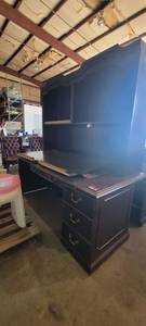 lot 39895 image: Cherry Wood L-Shaped Executive Desk W a Hutch