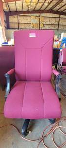 lot 39906 image: Maroon&nbspRolling Office Chair