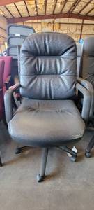 lot 39915 image: Black Leather Rolling Office Chair