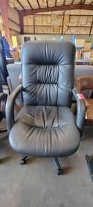 lot 39917 image: Black Leather Rolling Office Chair